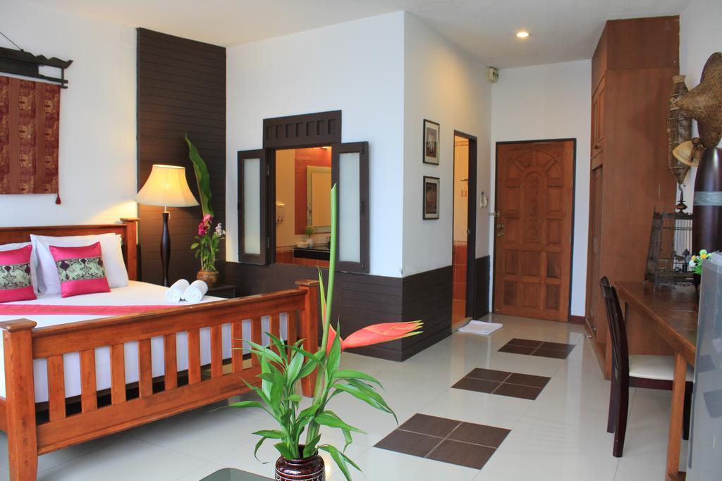 Mook Anda Hotel Phuket Exterior photo